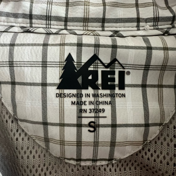 REI Men's Casual Button Down Shirt - White and Black Checkered - Picture 3 of 8